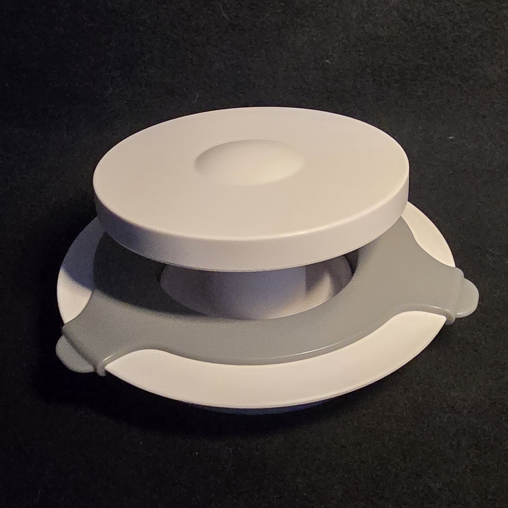 Pampered Chef White and Gray Burger Press Set